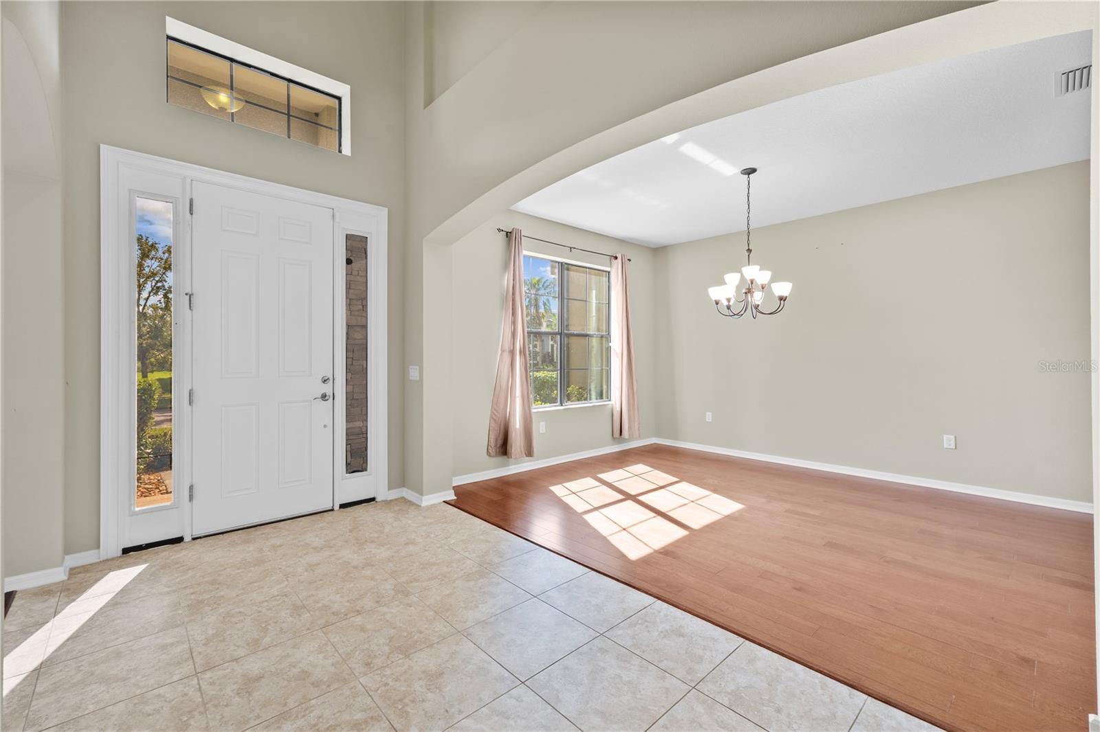 Photo 4 of 11818 GILMERTON DR