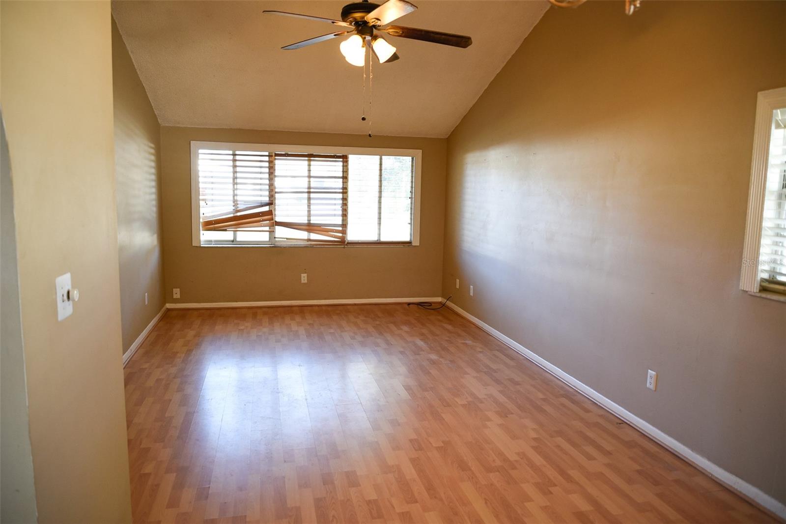 Photo 4 of 603 HIGHVIEW CIR S