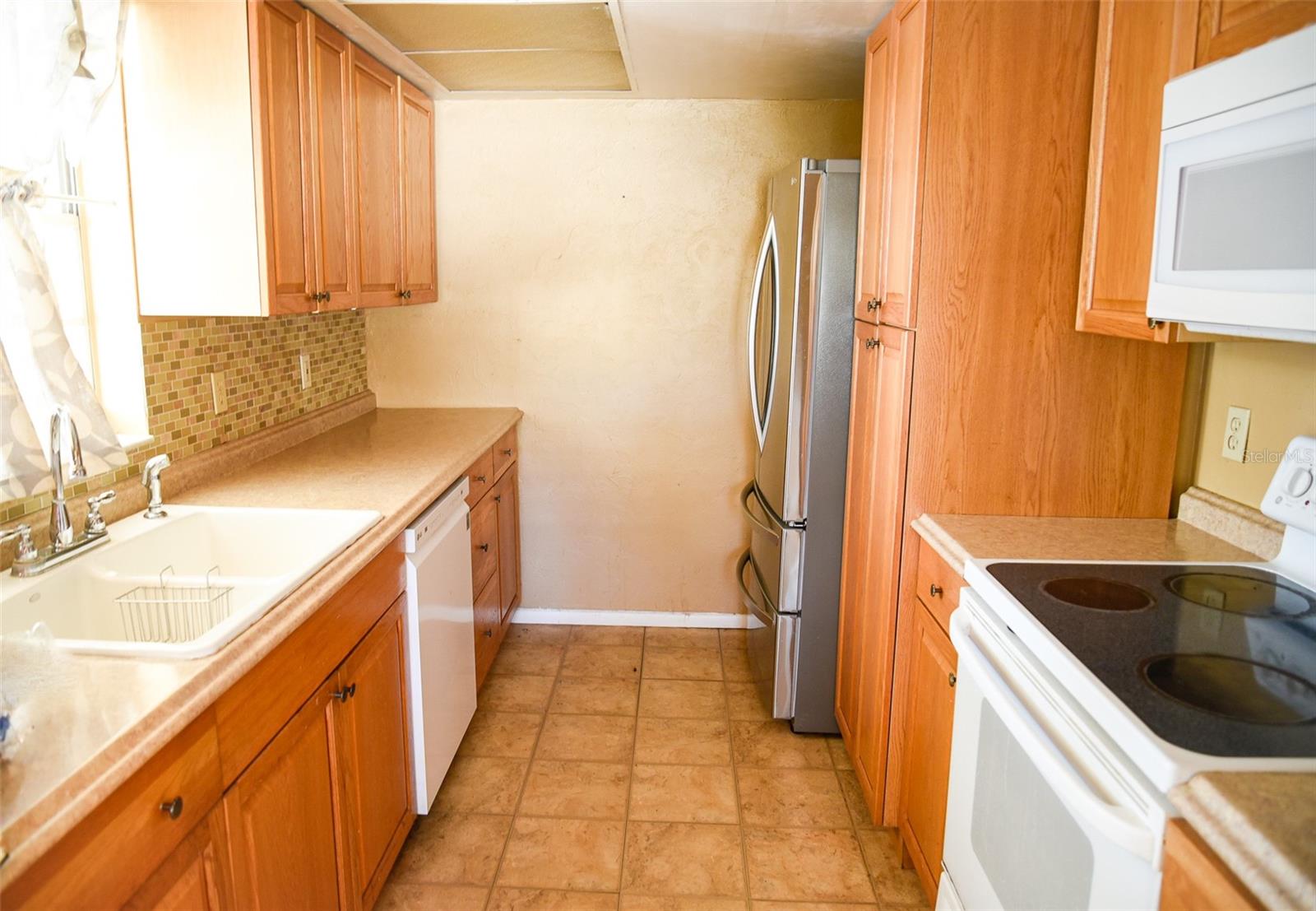 Photo 6 of 603 HIGHVIEW CIR S