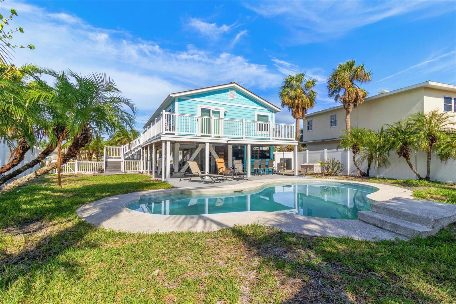 Photo 3 of 15823 REDINGTON DR