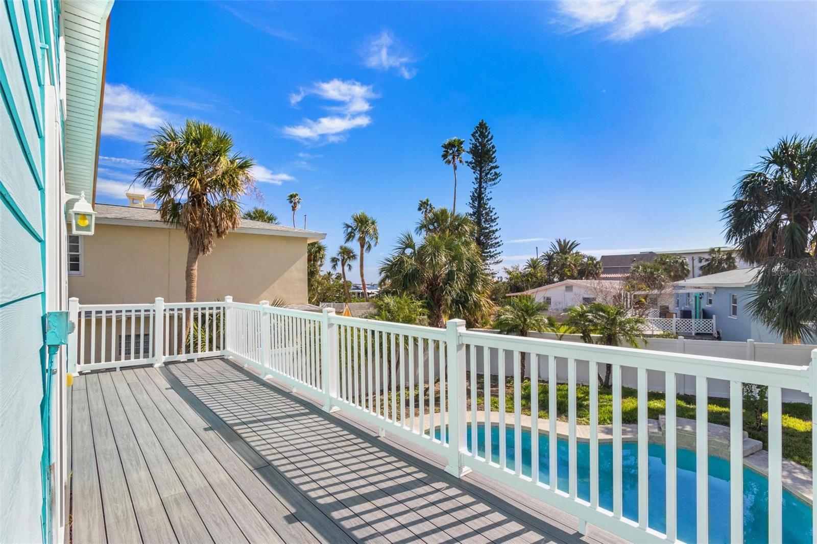 Photo 6 of 15823 REDINGTON DR