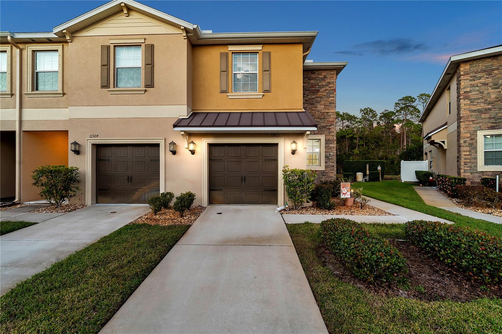 Photo 4 of 11922 GREENGATE DR