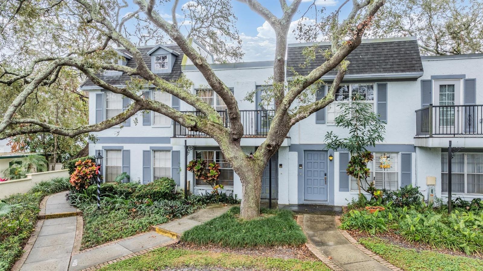 Photo 2 of 4453 VIEUX CARRE CIR