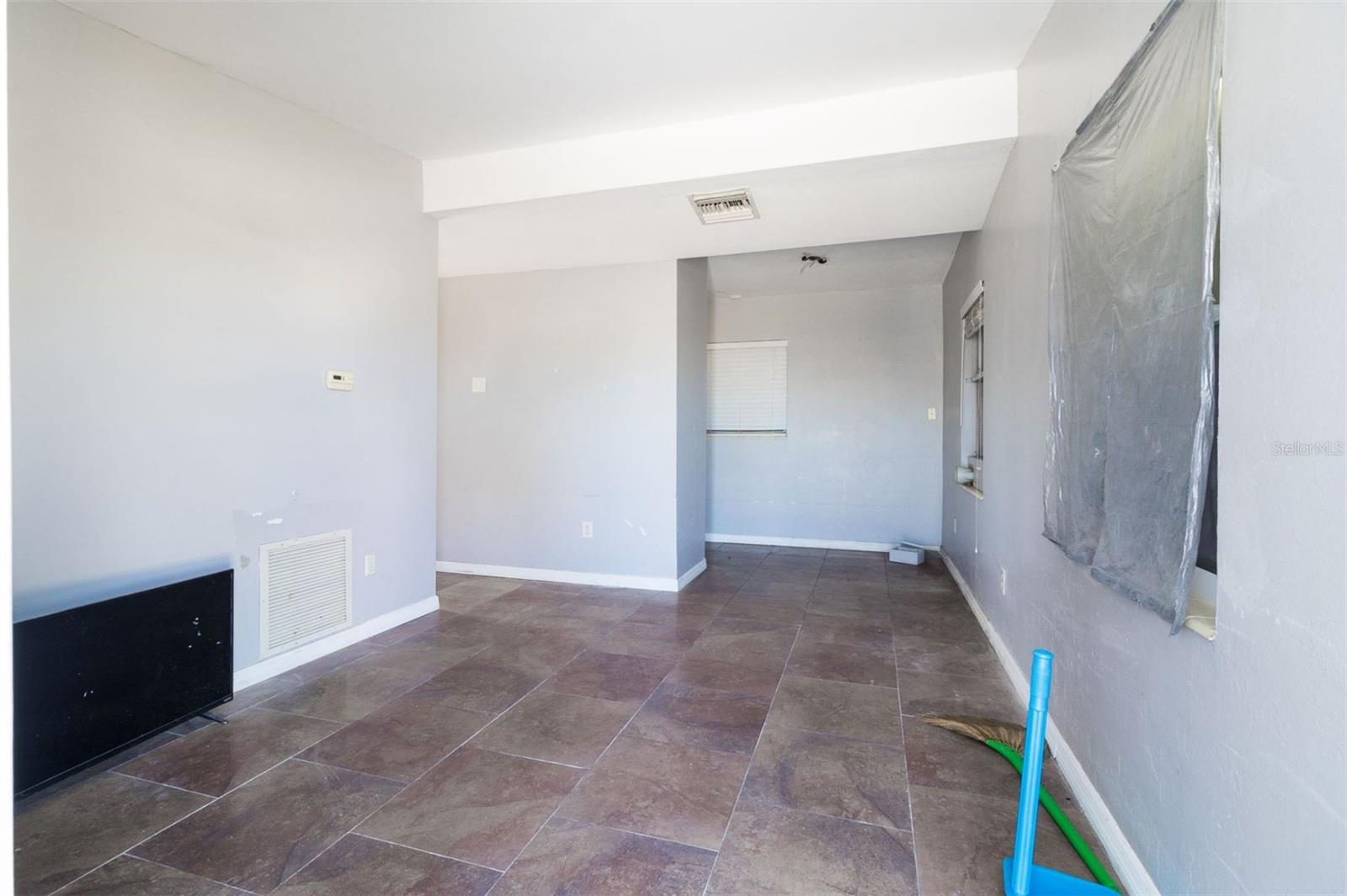 Photo 7 of 21487 MALLORY AVE