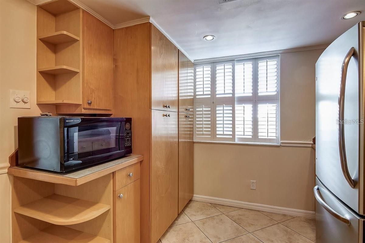 Photo 6 of 201 W LAUREL ST #308