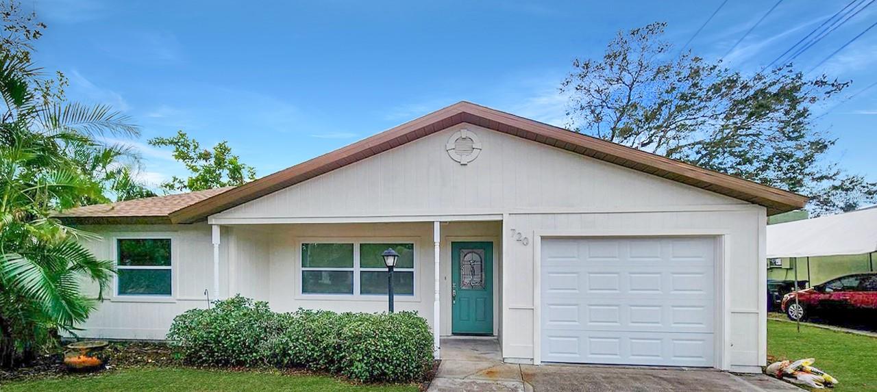 Photo 2 of 720 LAKE PALMS DR