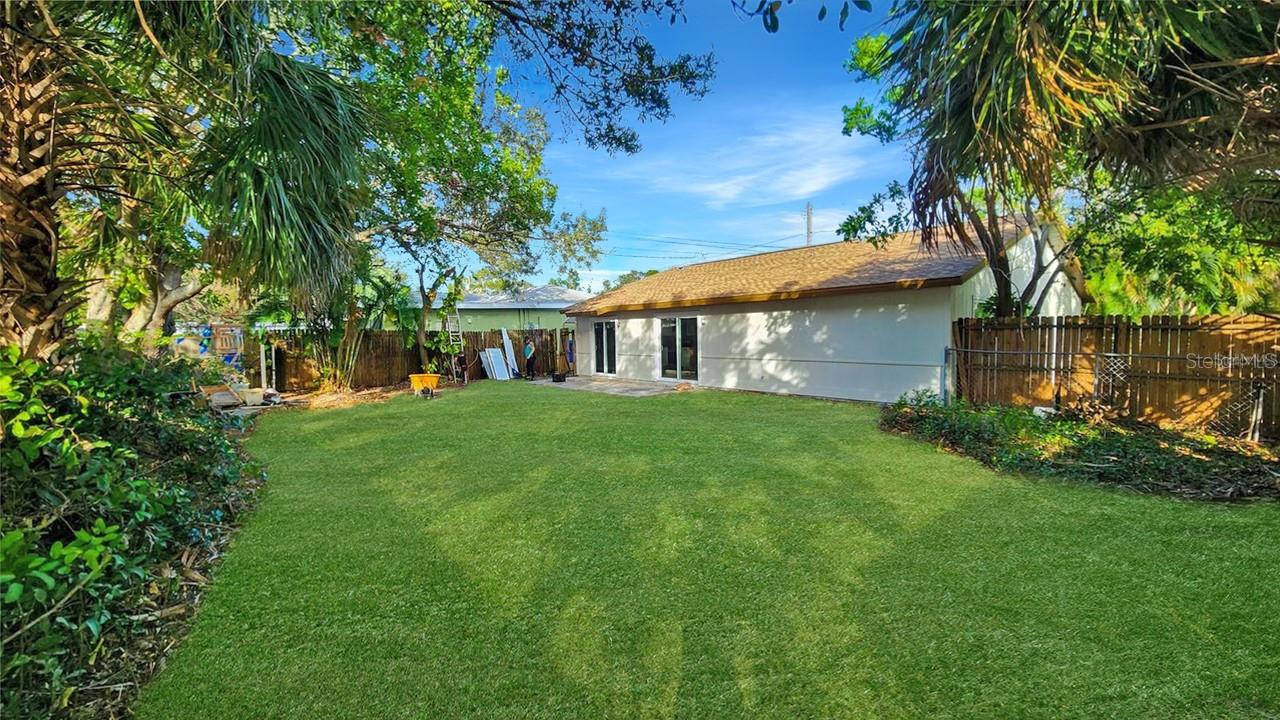 Photo 3 of 720 LAKE PALMS DR
