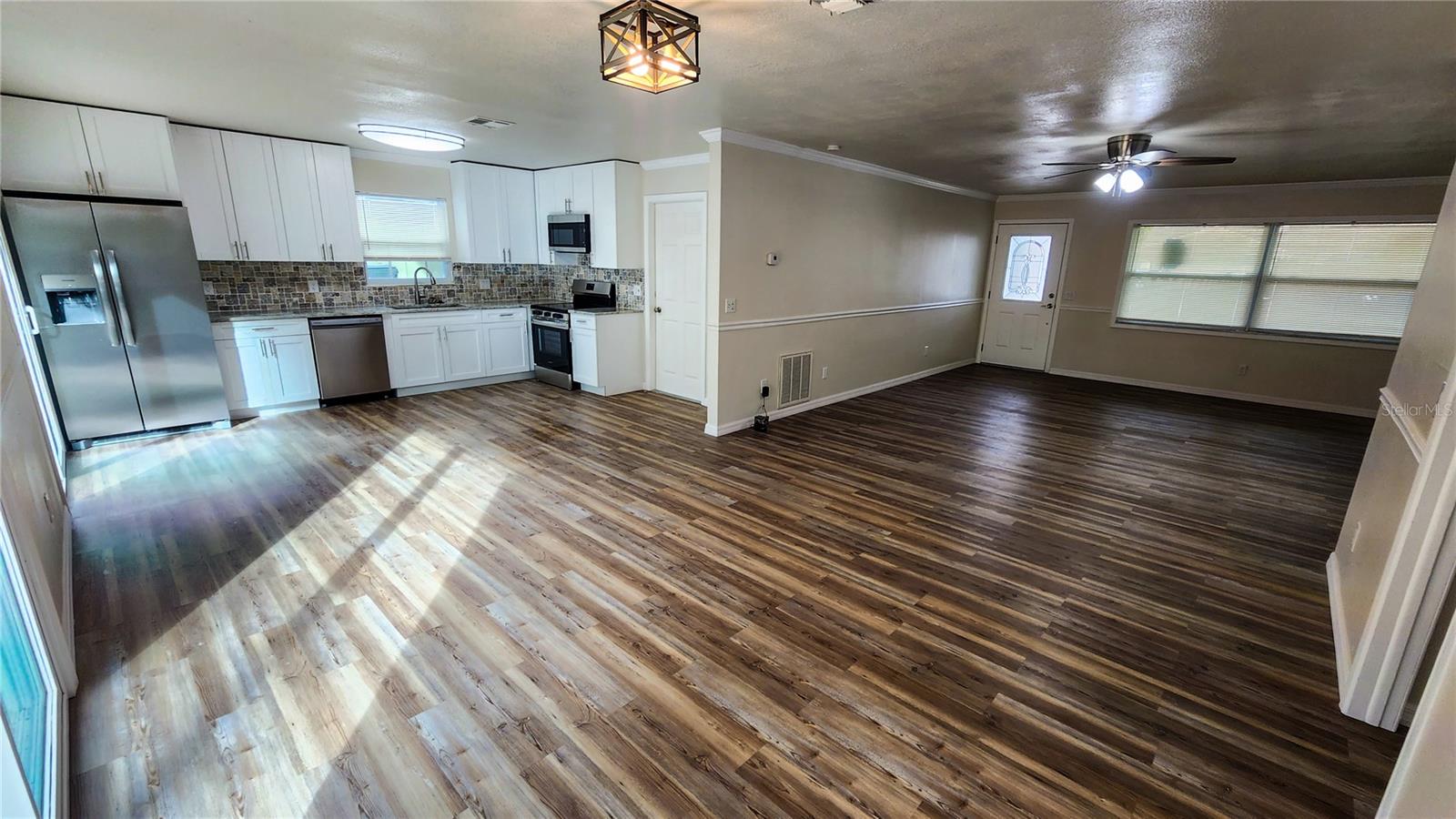 Photo 6 of 720 LAKE PALMS DR
