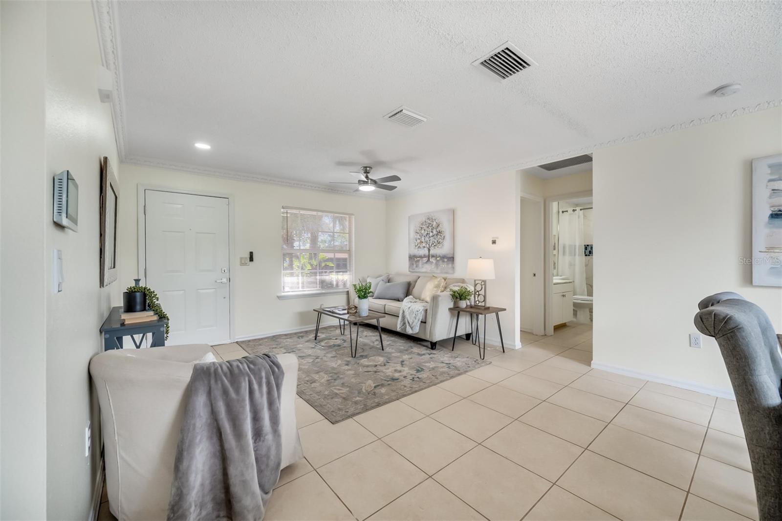Photo 7 of 704 N CASTLE CT