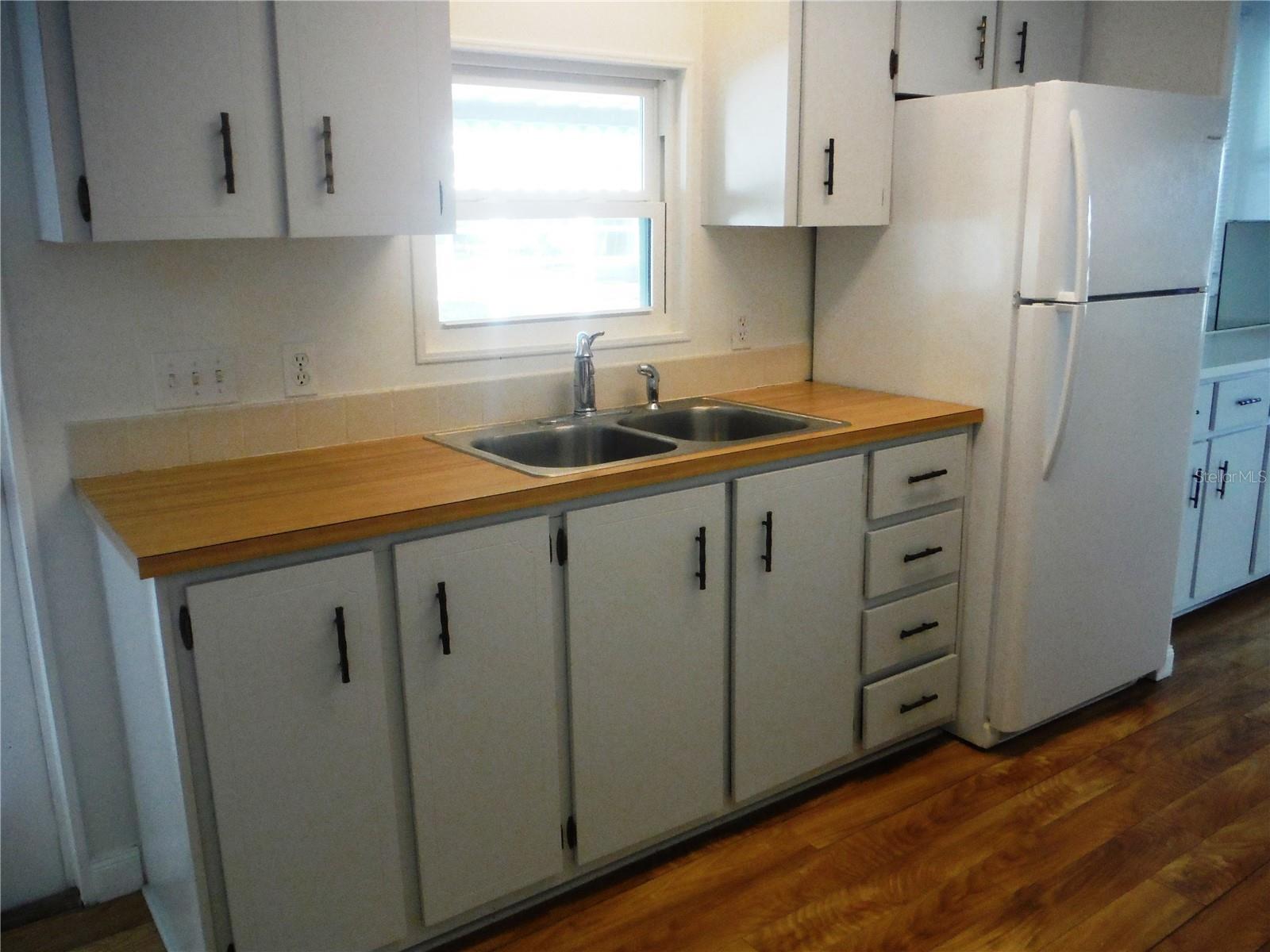 Photo 2 of 90 CHESTNUT DR #11