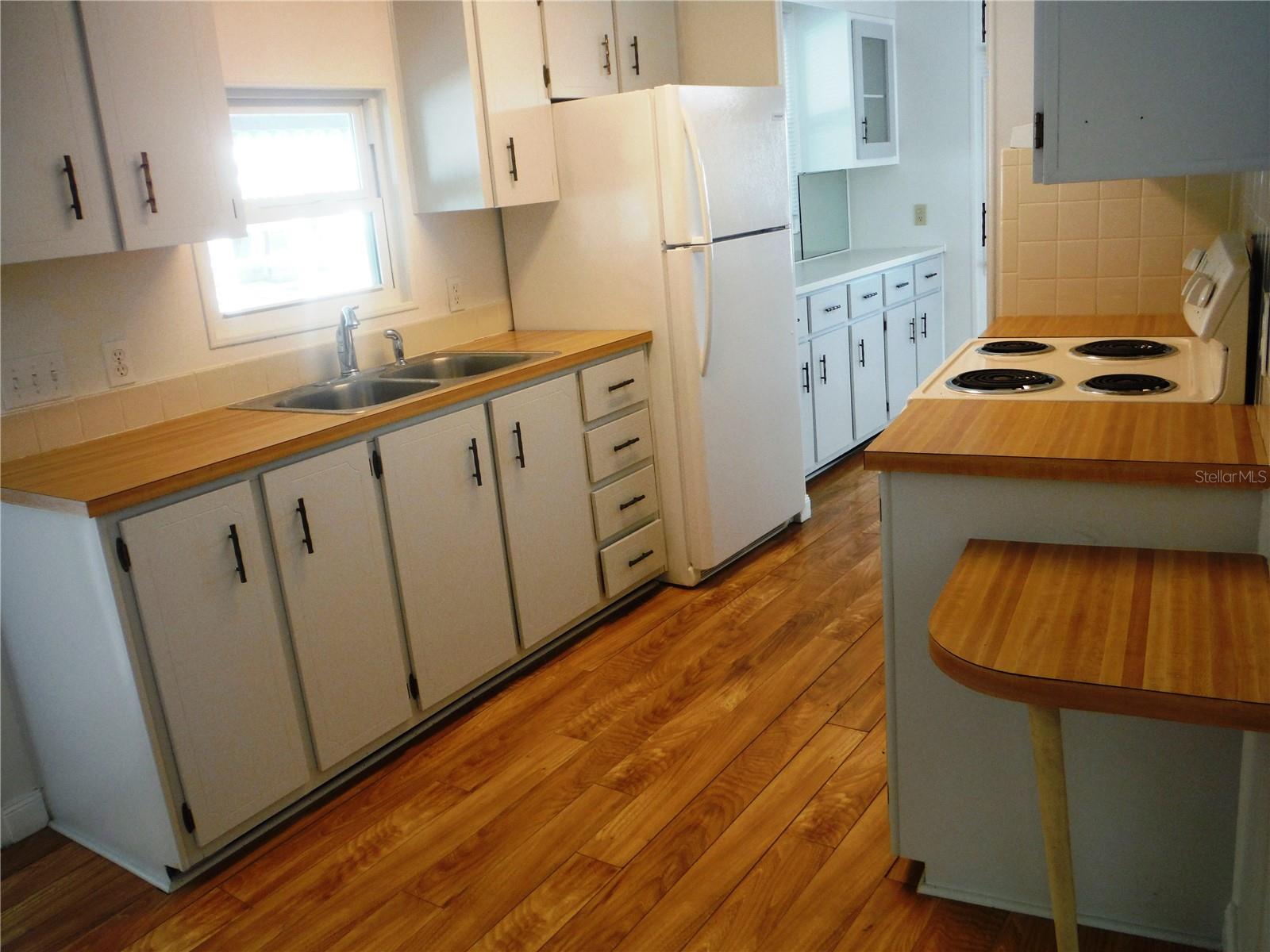 Photo 5 of 90 CHESTNUT DR #11
