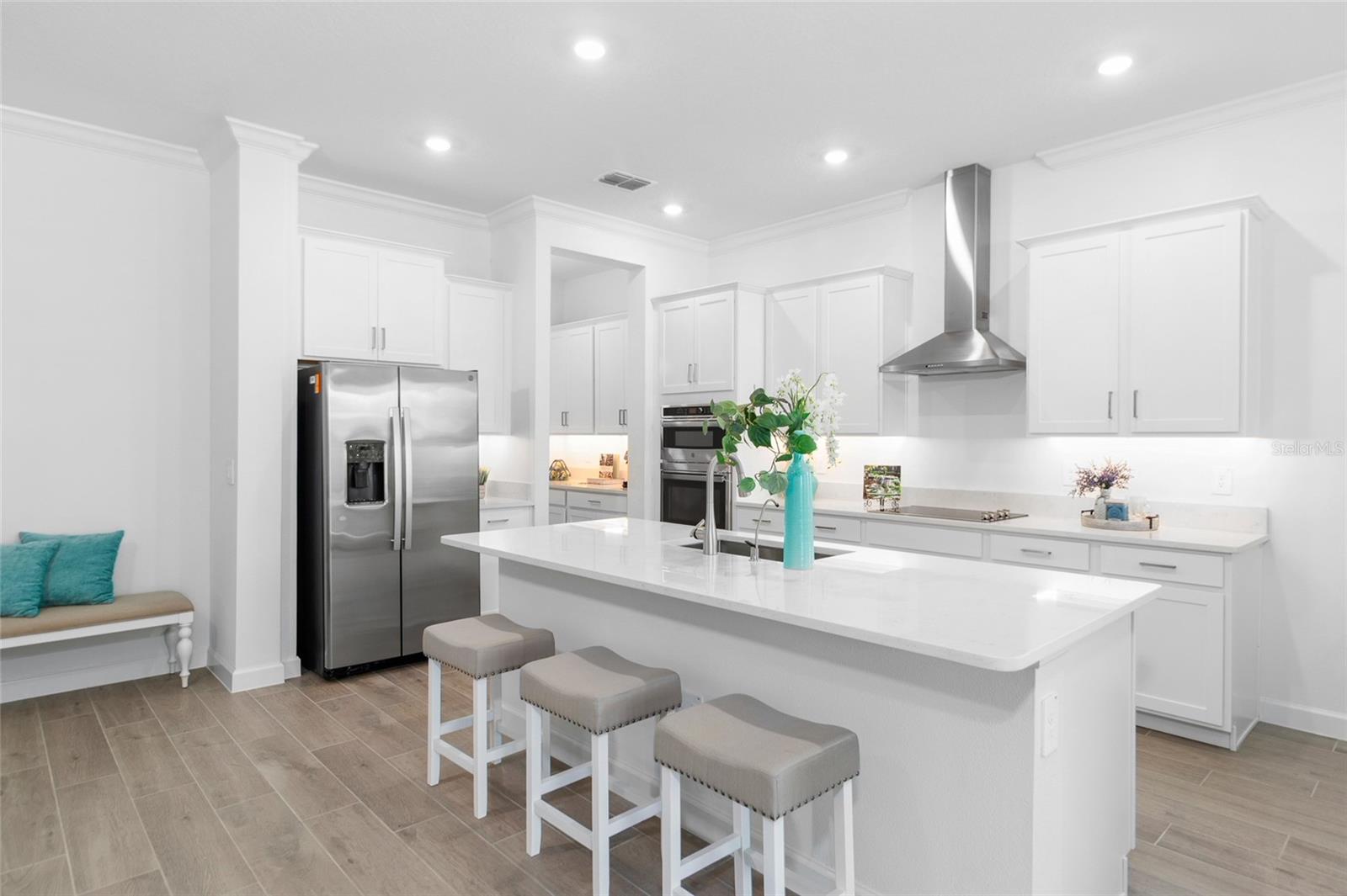 Photo 3 of 10864 BANYAN BREEZE BLVD