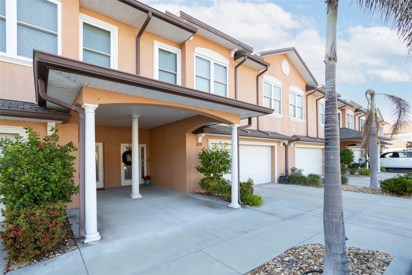 Photo of 829 DATE PALM LN