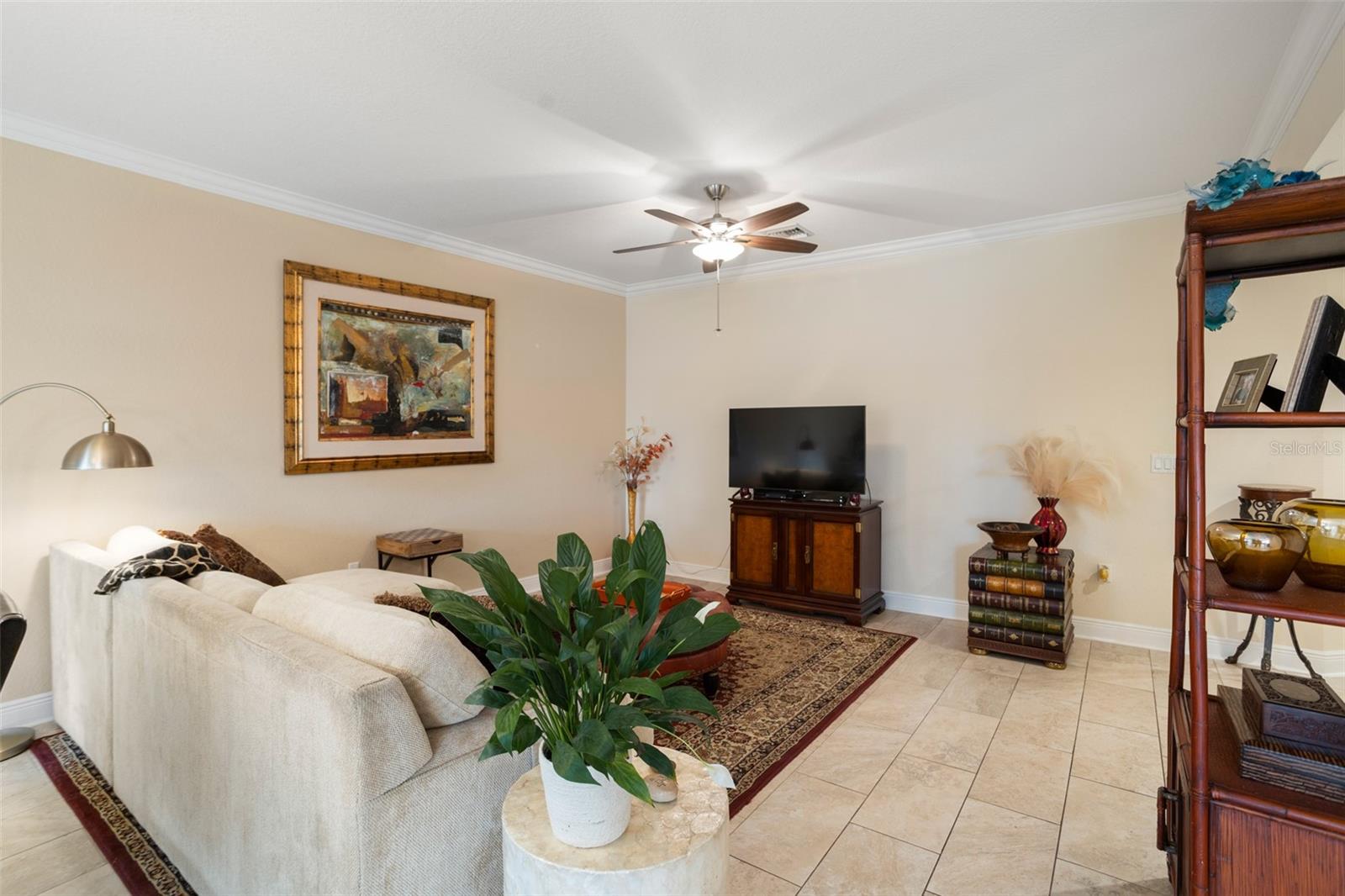 Photo 3 of 829 DATE PALM LN