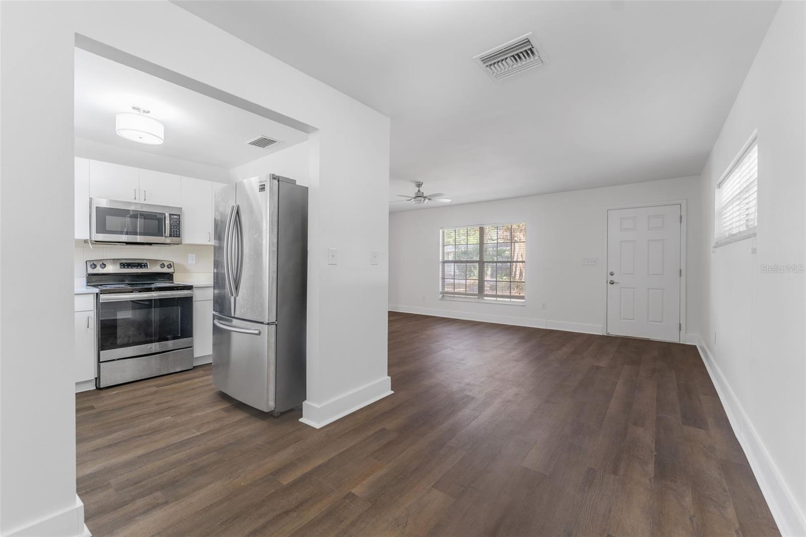 Photo 2 of 10206 LOLA ST