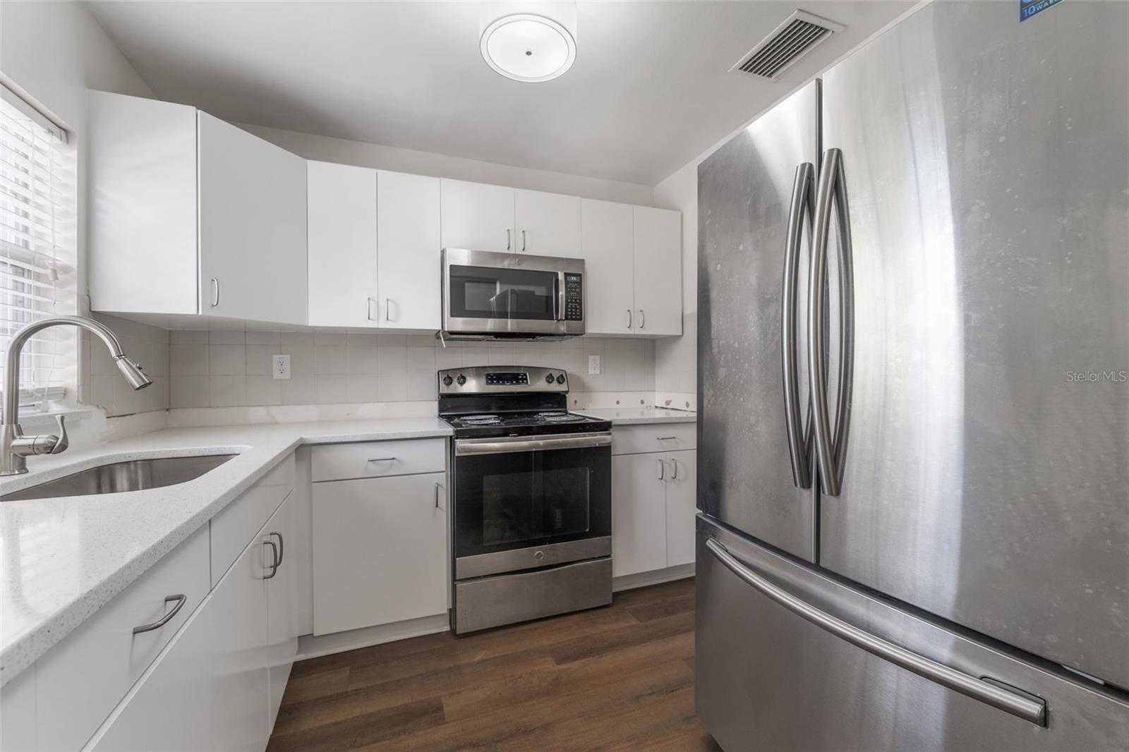 Photo 3 of 10206 LOLA ST