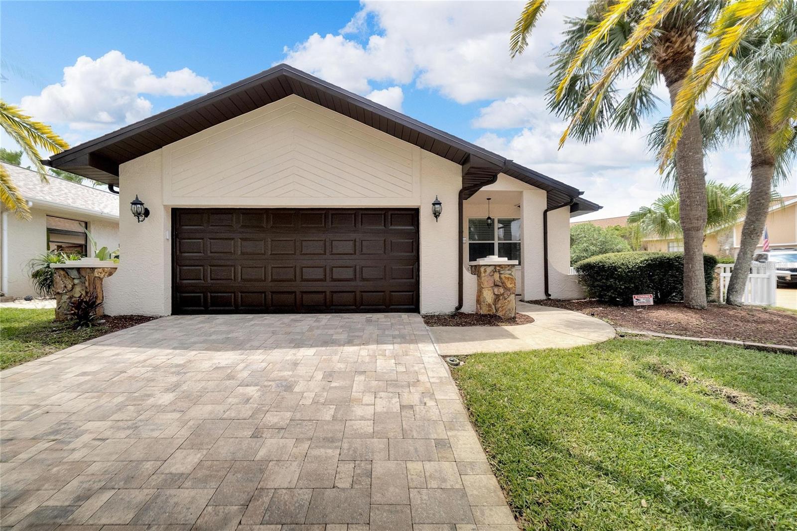 Photo 3 of 6208 SPOONBILL DR