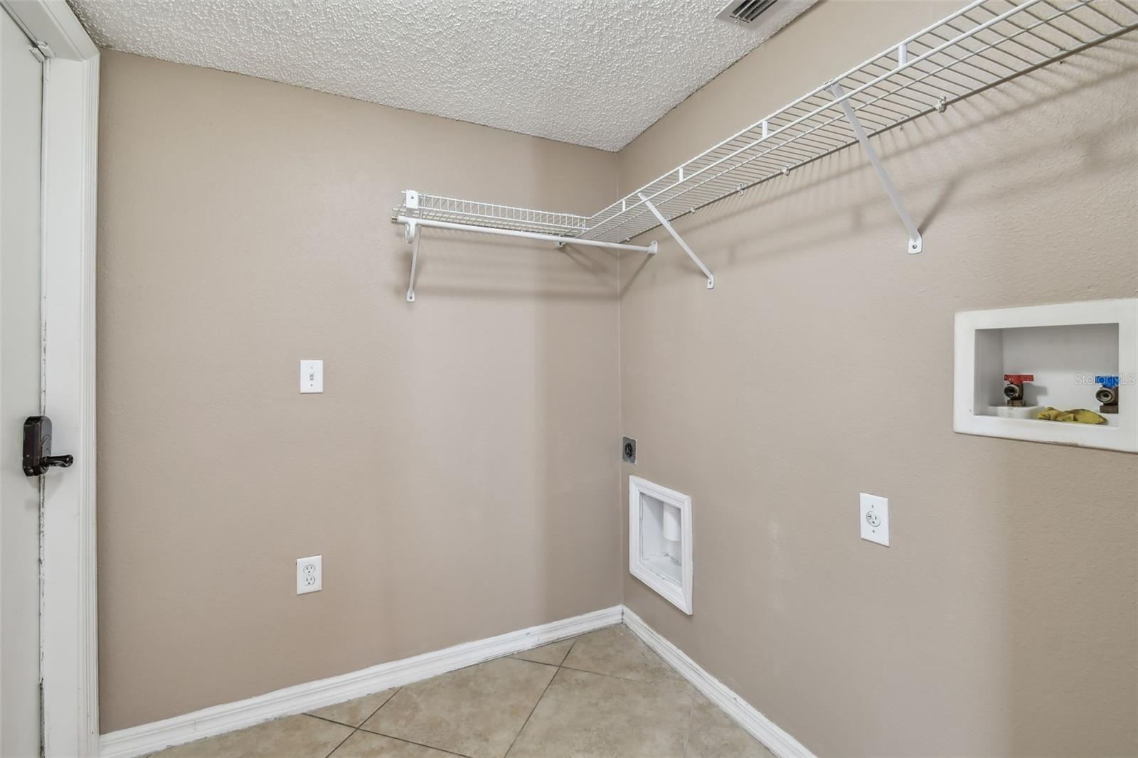 Photo 7 of 6213 VENEZIA PL