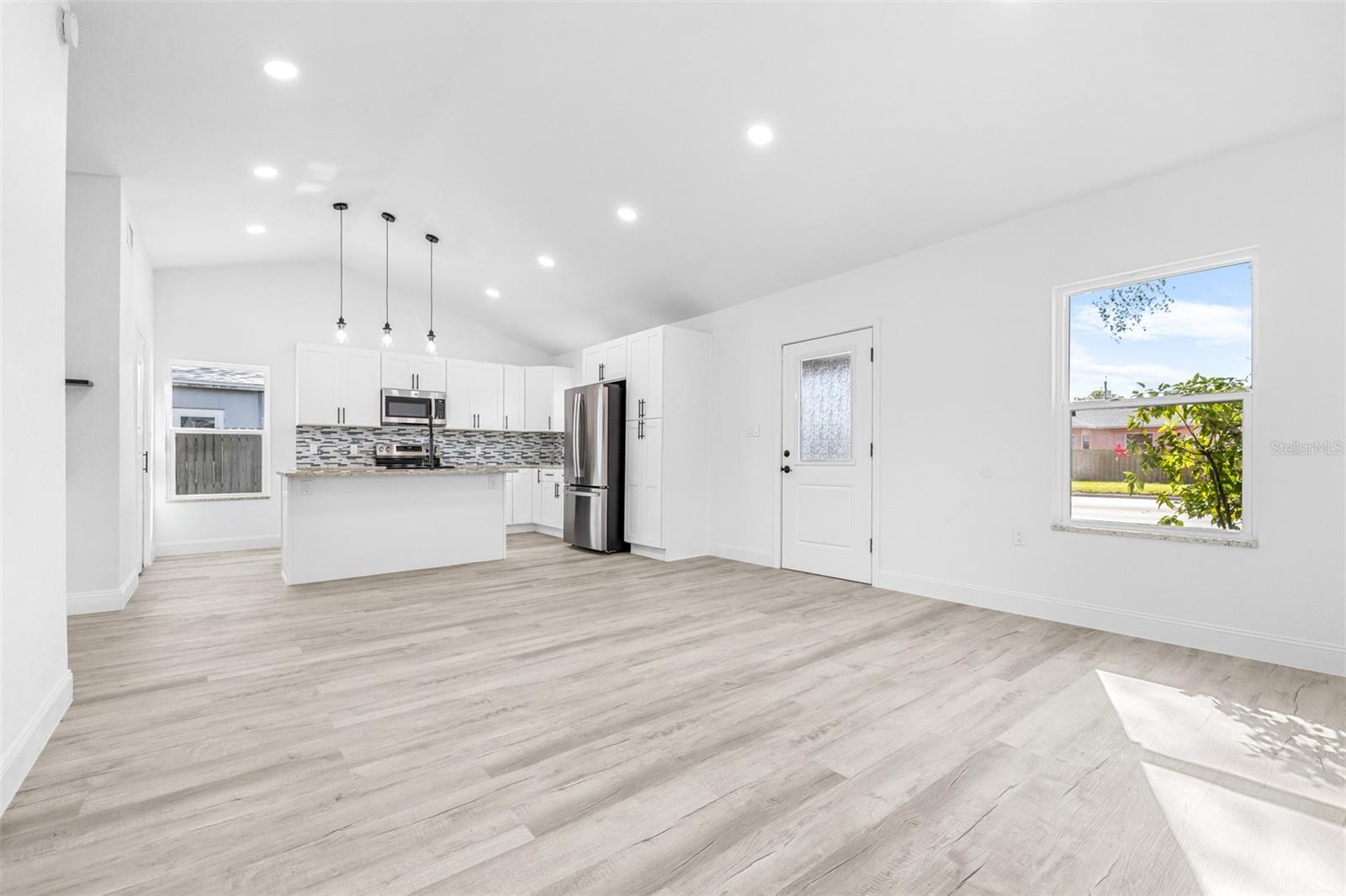 Photo 5 of 2859 38TH AVE N