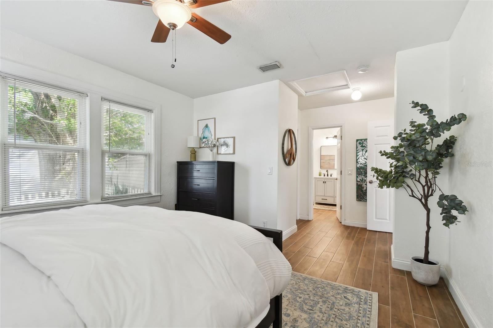 Photo 7 of 2126 7TH AVE N
