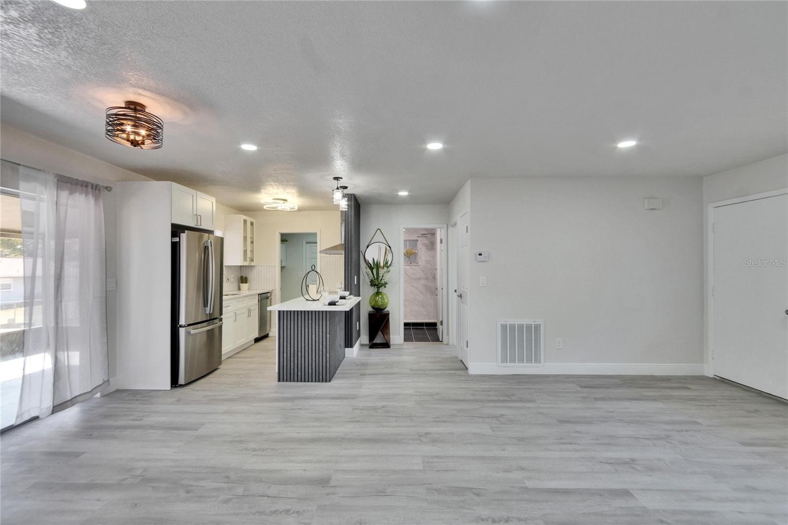 Photo 5 of 5120 LANDOVER BLVD