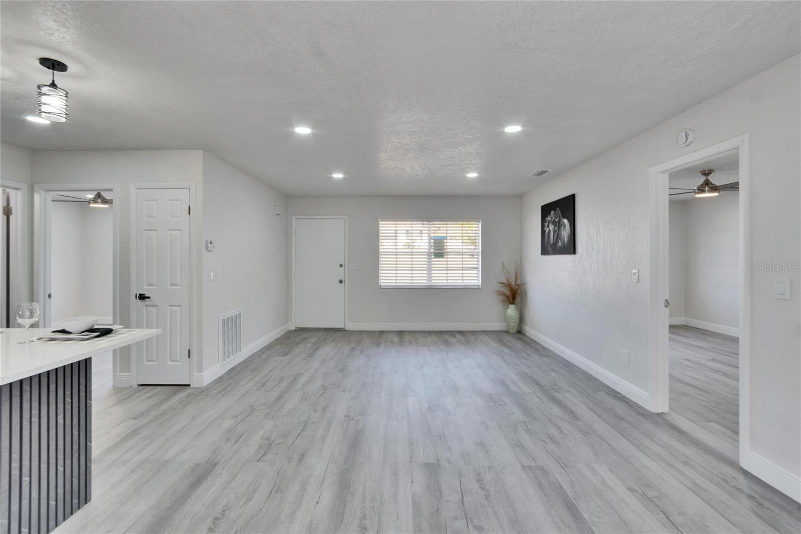 Photo 7 of 5120 LANDOVER BLVD