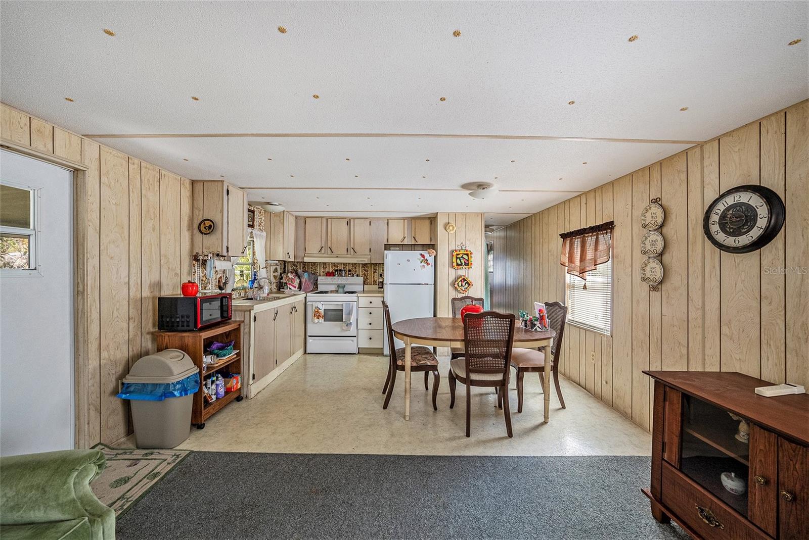 Photo 5 of 9405 CHEROKEE DR