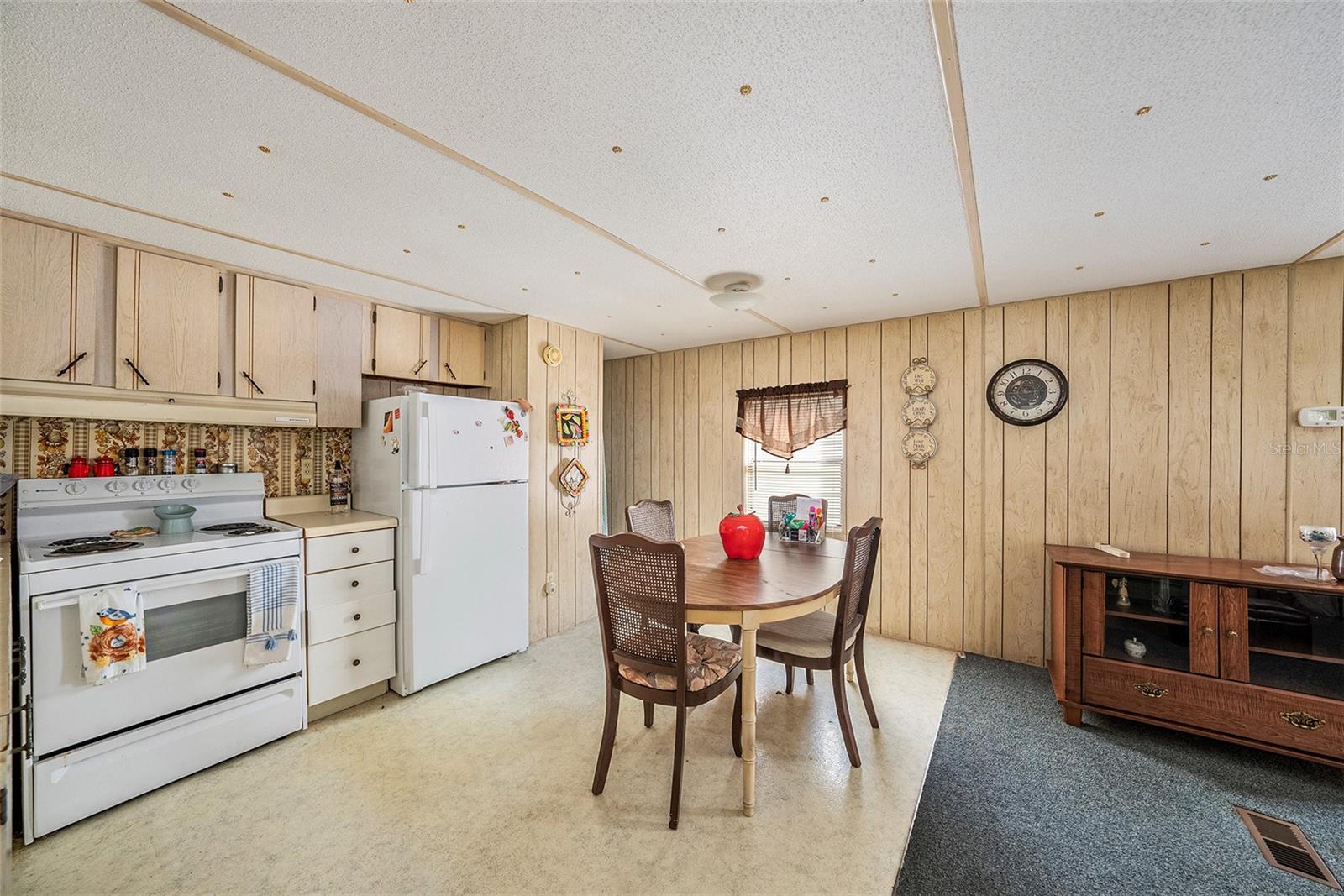 Photo 6 of 9405 CHEROKEE DR