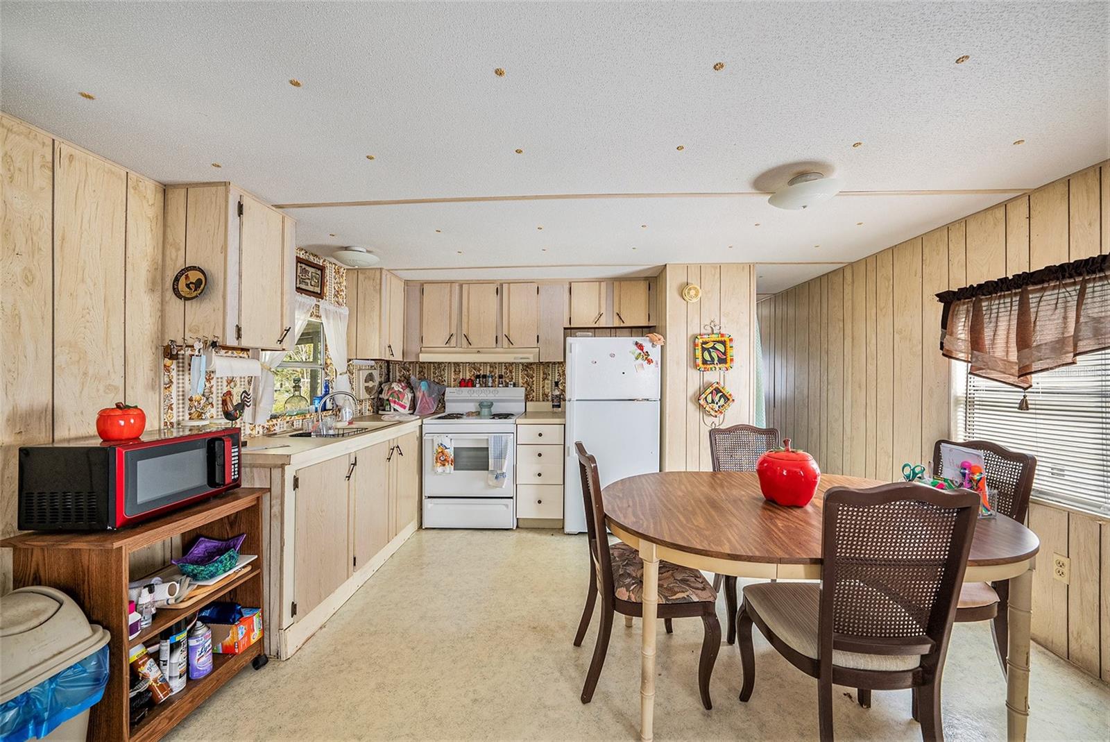 Photo 7 of 9405 CHEROKEE DR