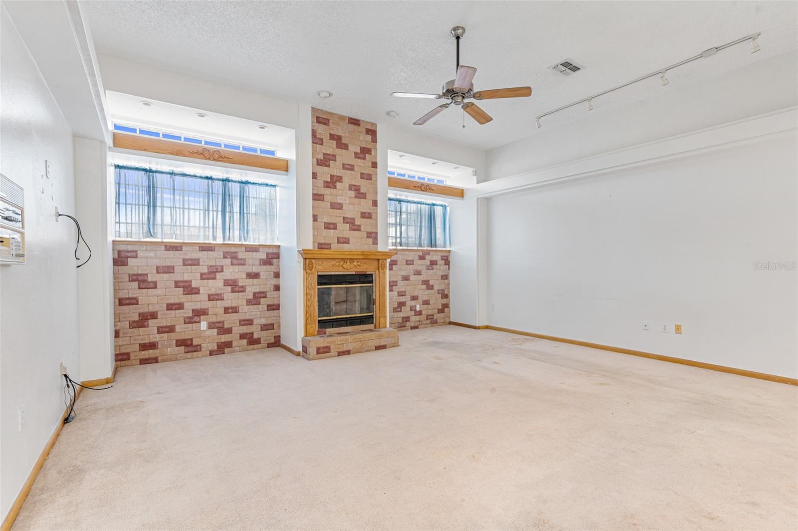 Photo 7 of 8936 HARGROVE DR