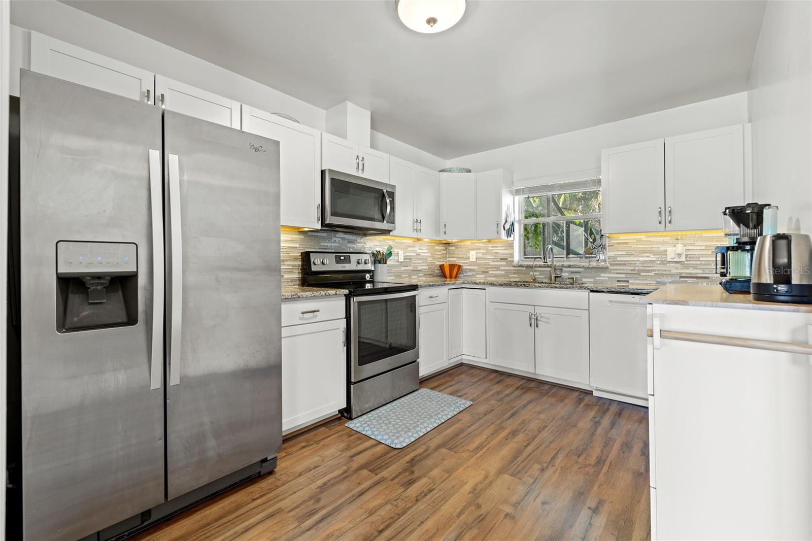 Photo 4 of 112 K ST