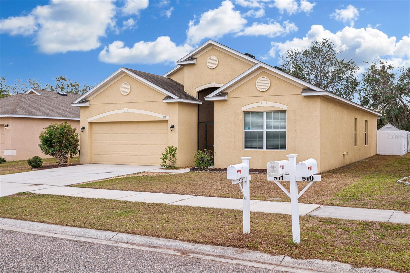Photo of 811 BRENTON LEAF DR