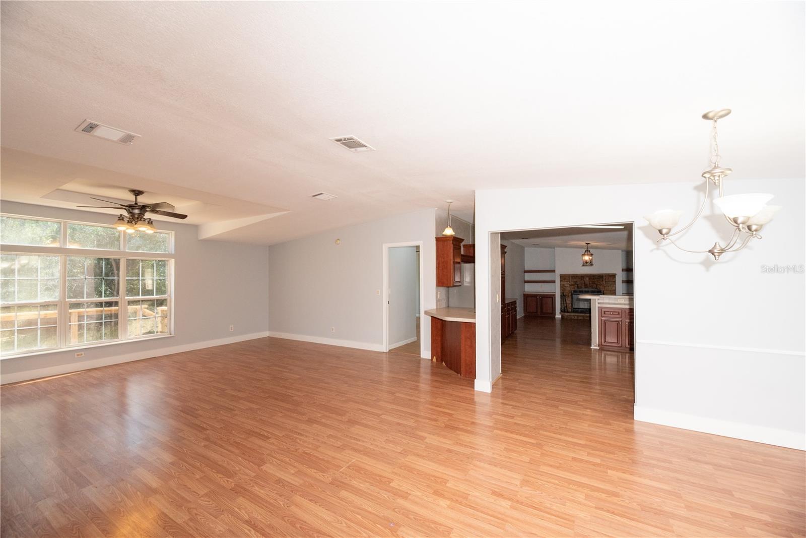 Photo 4 of 1236 LIVE OAK LN