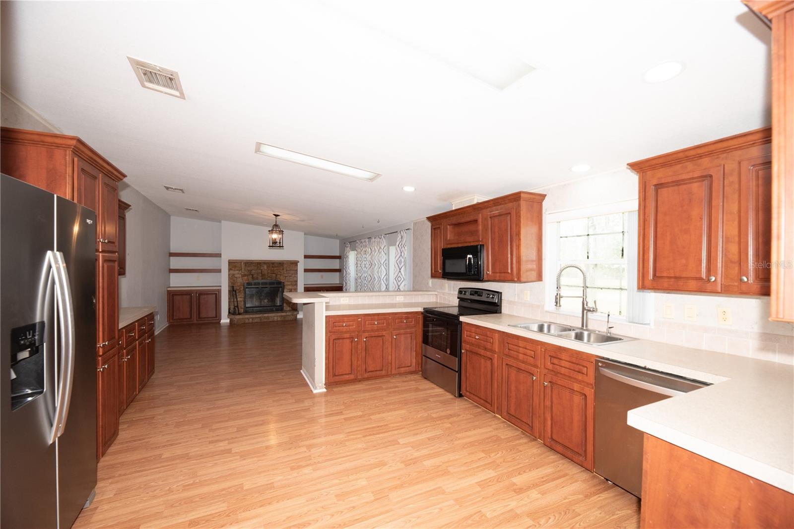 Photo 6 of 1236 LIVE OAK LN