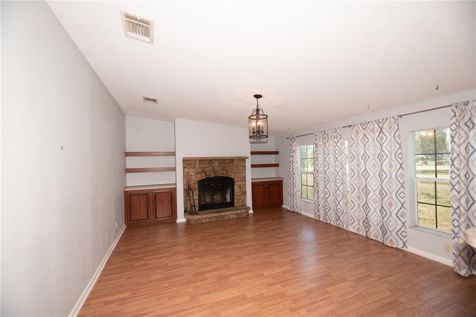 Photo 7 of 1236 LIVE OAK LN