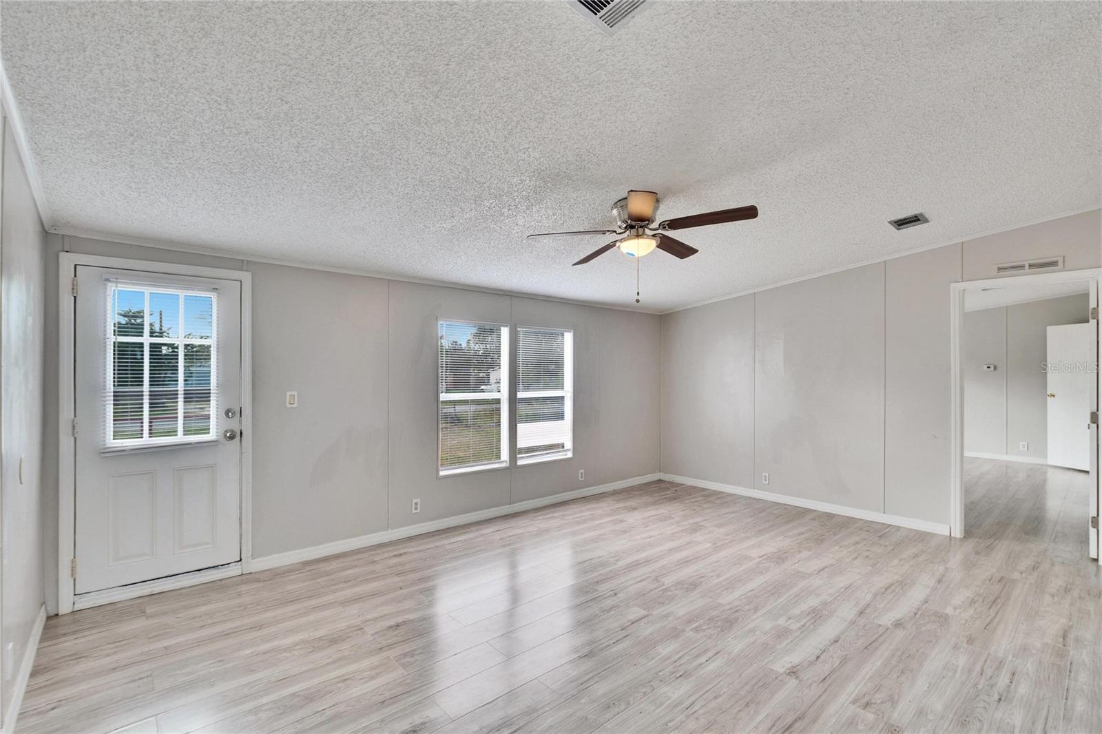 Photo 4 of 12914 GORDON RD