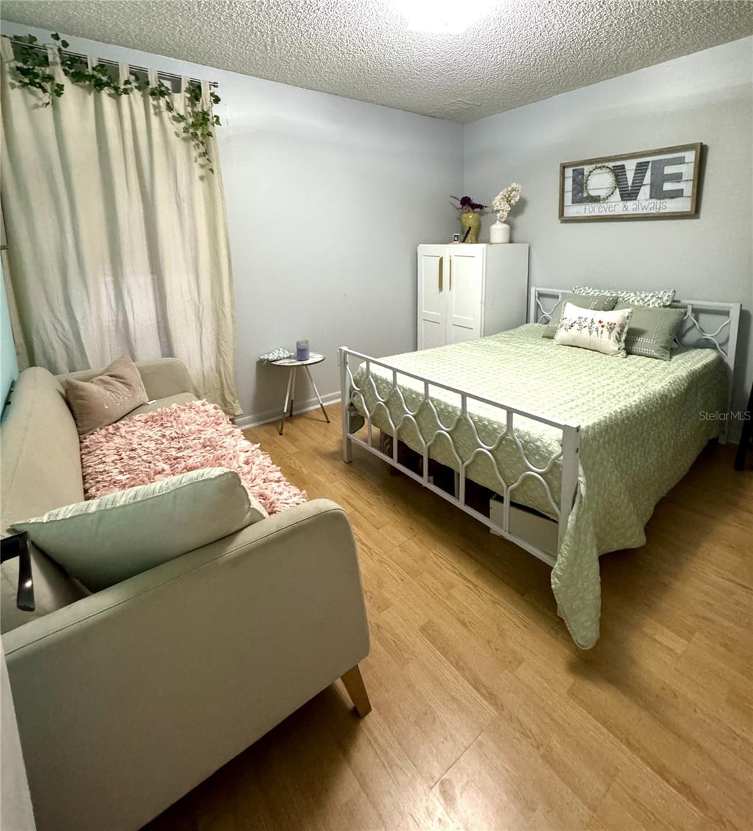 Photo 6 of 15906 COUNTRY FARM PL