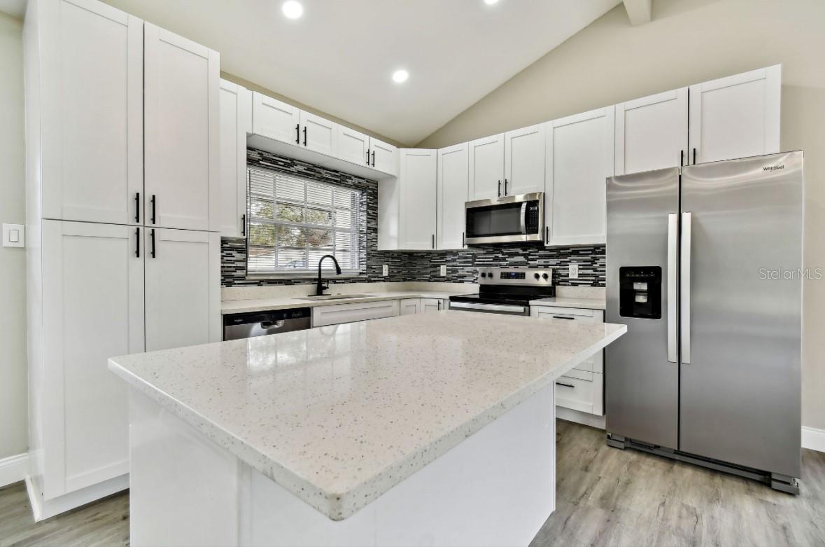 Photo 3 of 516 HIGHVIEW CIR N