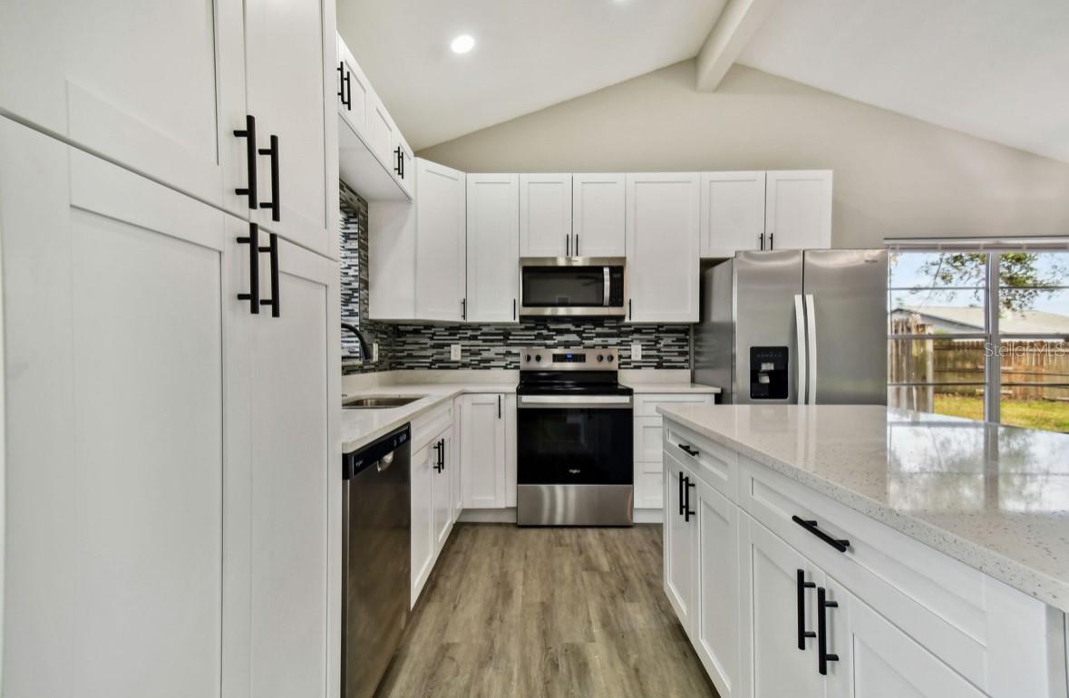 Photo 4 of 516 HIGHVIEW CIR N