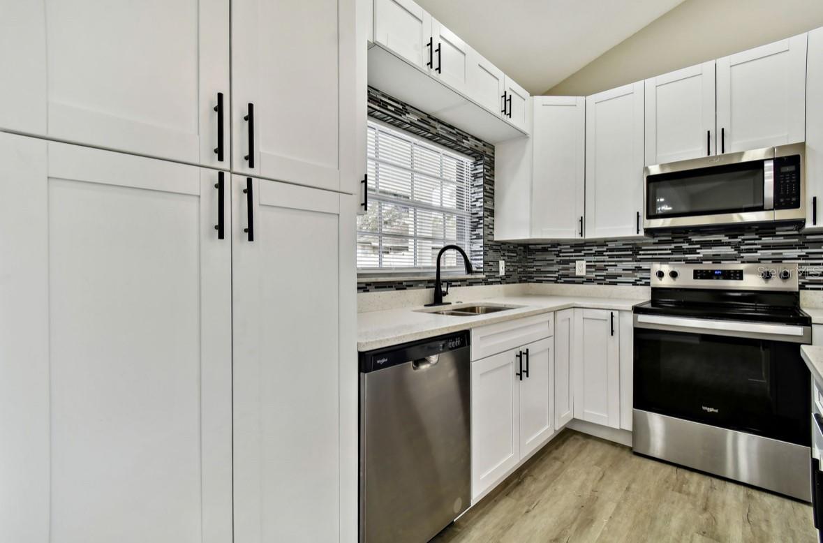 Photo 6 of 516 HIGHVIEW CIR N