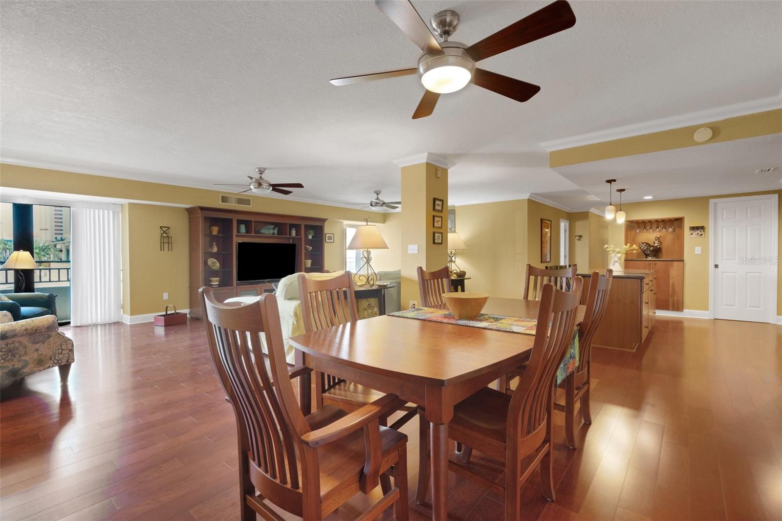 Photo 7 of 800 S GULFVIEW BLVD #101
