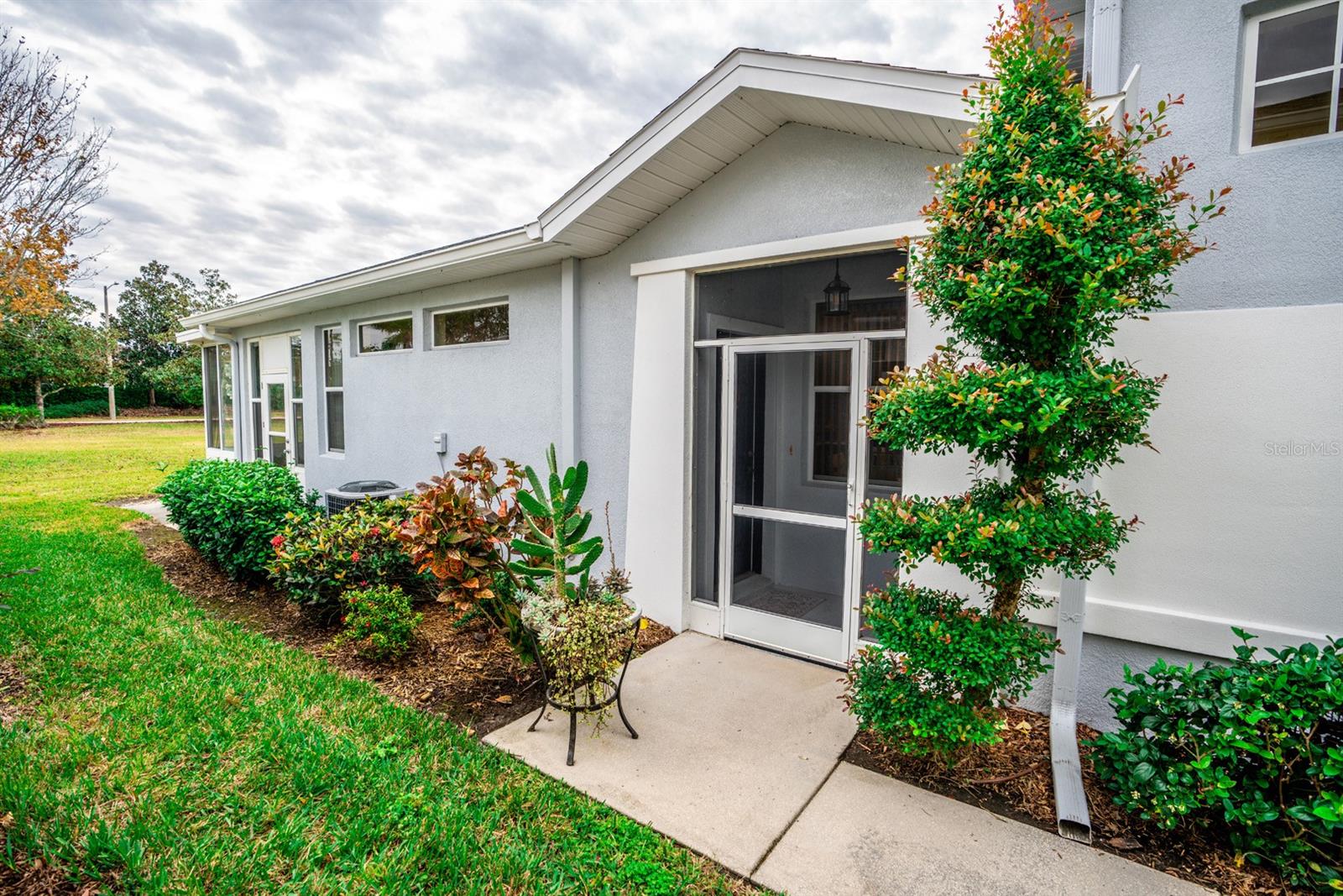 Photo 4 of 1211 LYNDHURST GREENS DR