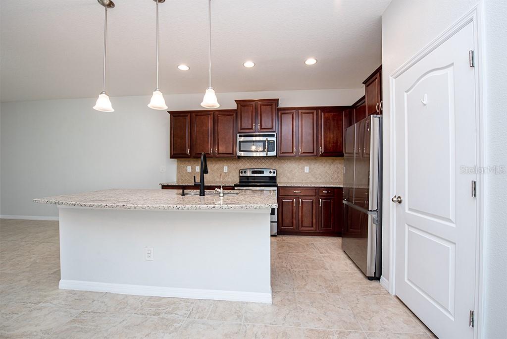 Photo 4 of 10415 BUTTERFLY WING CT