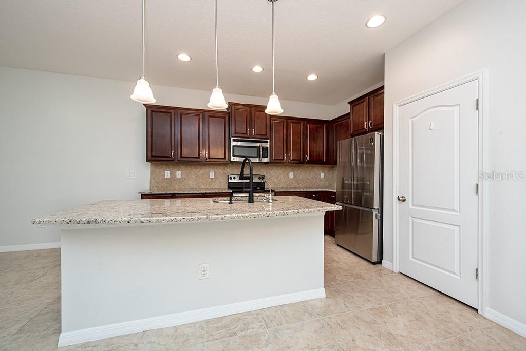 Photo 5 of 10415 BUTTERFLY WING CT
