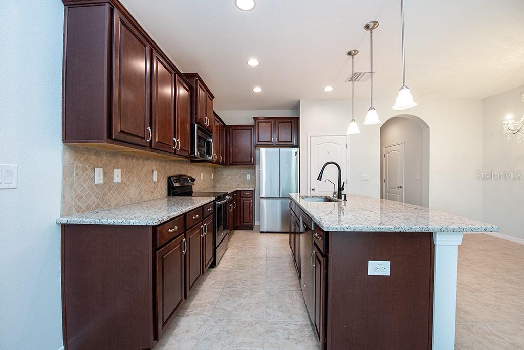 Photo 7 of 10415 BUTTERFLY WING CT