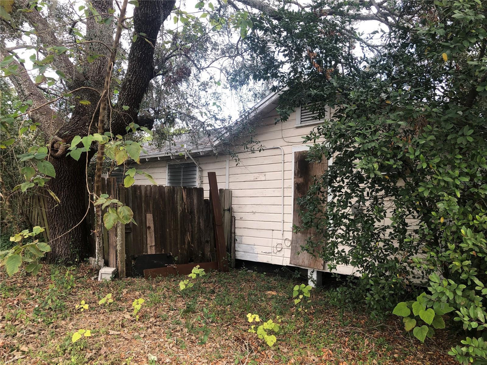 Photo 4 of 1820 E SITKA ST