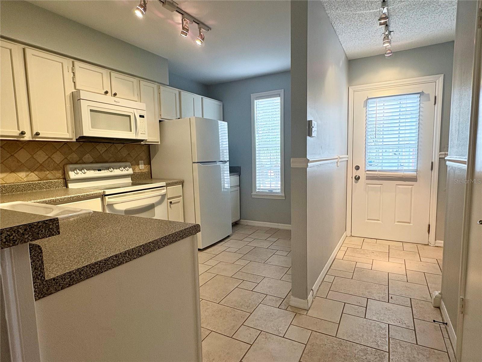Photo 5 of 11356 STRATTON PARK DR