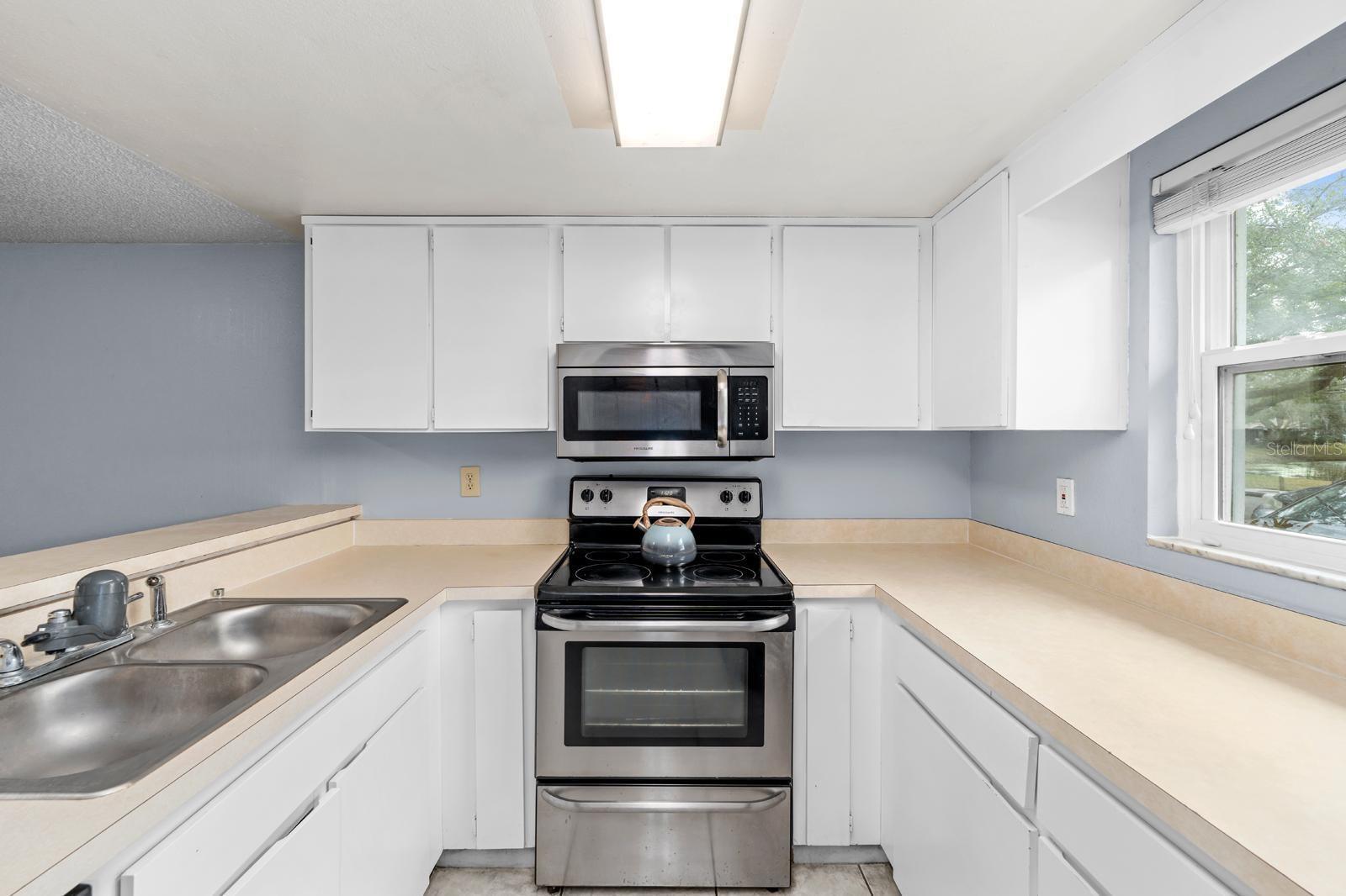 Photo 4 of 10061 S LAKE OAK CIR