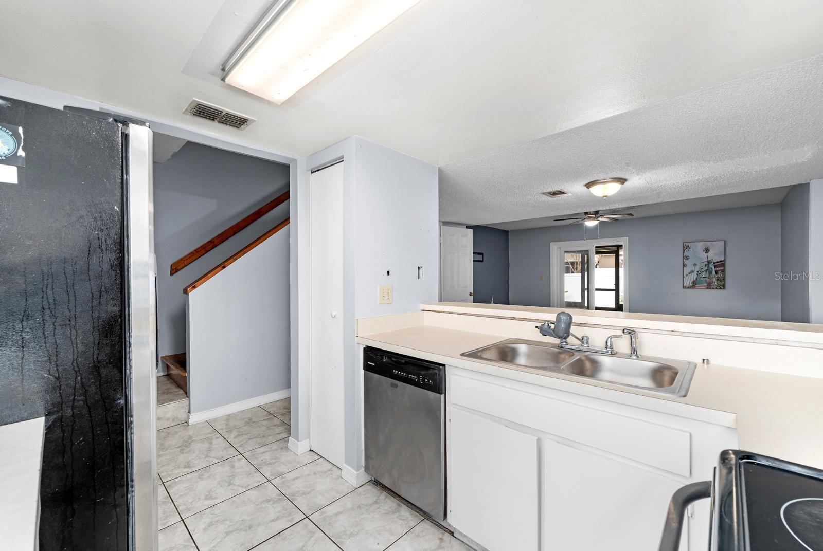 Photo 5 of 10061 S LAKE OAK CIR