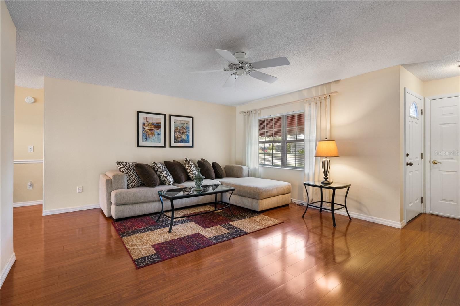 Photo 4 of 537 5TH ST SE
